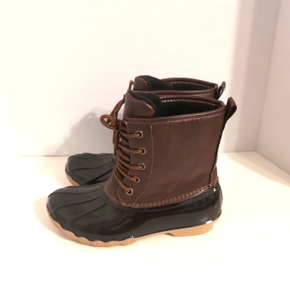 NWOT Duck Style Waterproof Black and Brown Lace-Up Boots‎ Big Girls Size 4